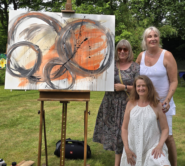 Gartenfest 2025 Susanne Dinter mit 2 Akteurinnen - live Kunstperformance